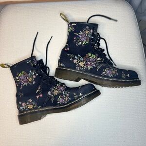 Dr. Martens Castel 8-Eye Boots Black Belladonna Floral Canvas l Size 6